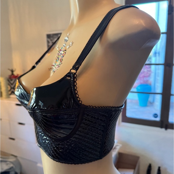 House of CB black shiny textured quilted corset cropped top size M - Picture 8 of 9